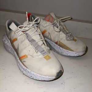 Nike sneakers / tennis shoes

Women’s size 9.5

Crater Impact line
